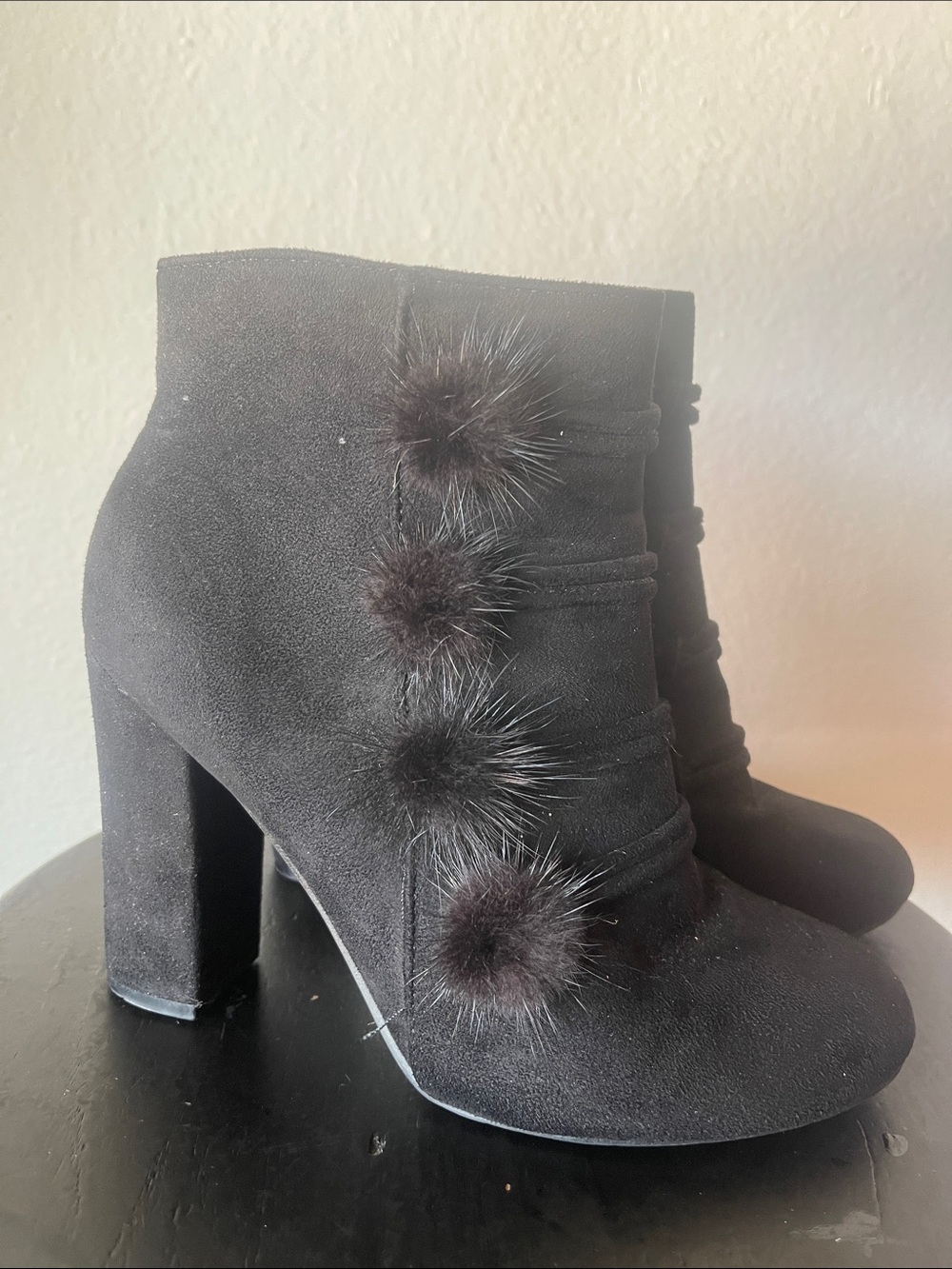 Top moda Women's Black Suede Pom-Pom Ankle Boots